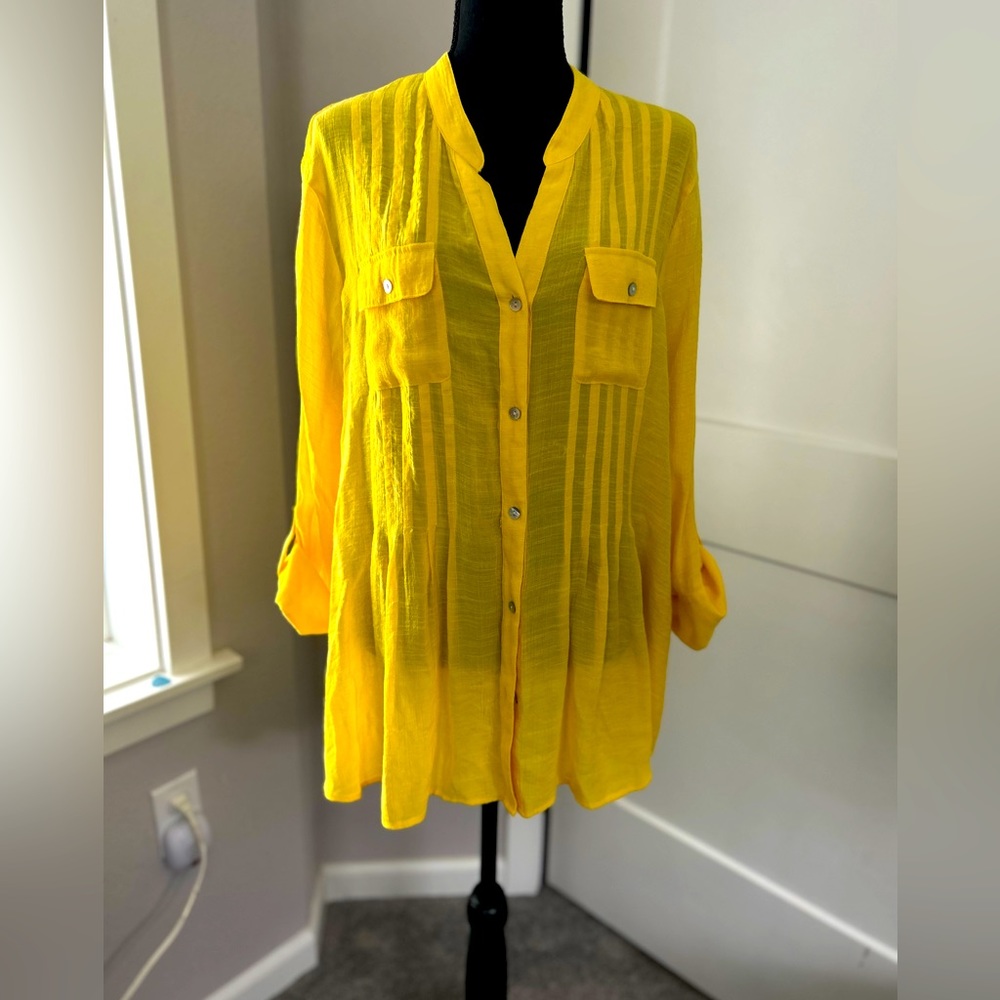 XL Ruby Rd blouse in lemon yellow. Front buttons and pin-tuck details.